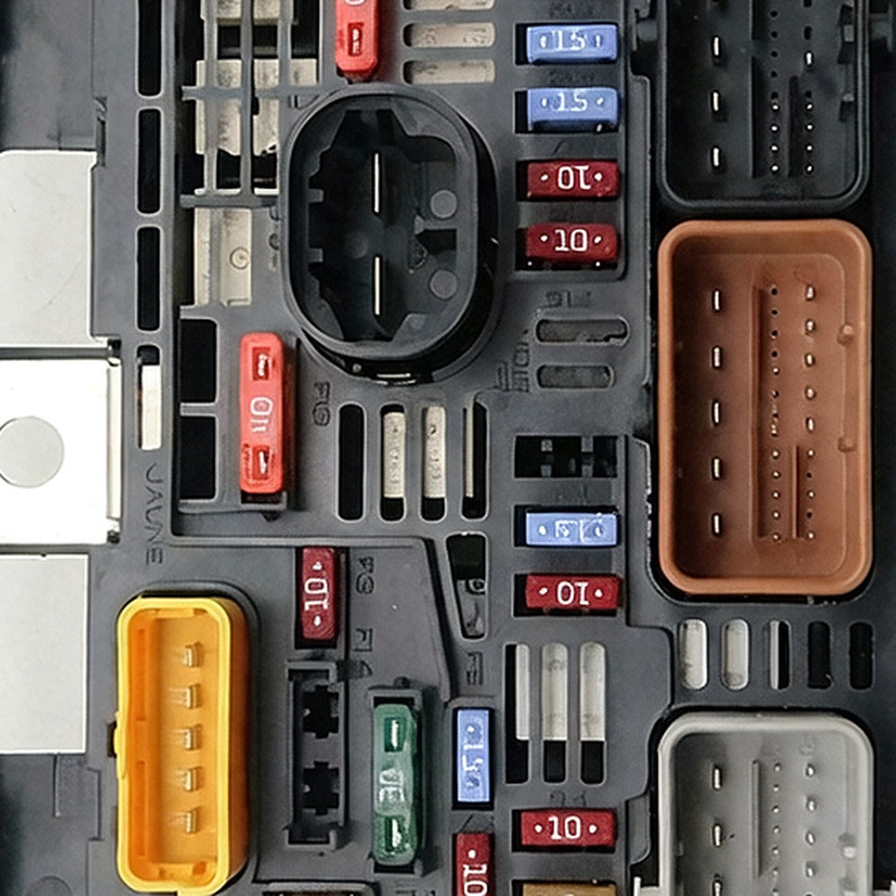 Fuse Box Suitable for Peugeot 307 408 Citroen C3 C4 9657608580 - XQ1